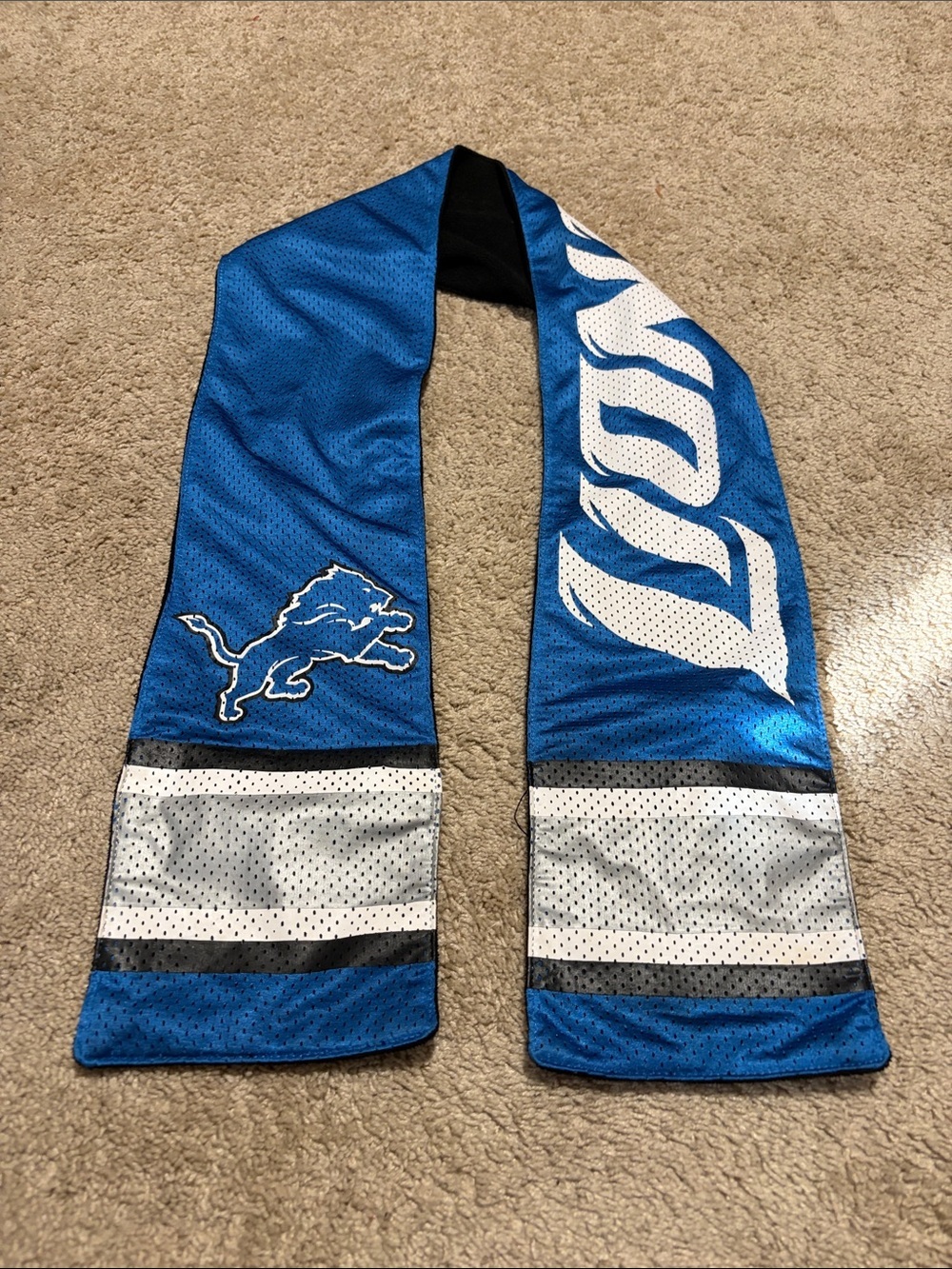 Detroit Lions Scarf with Inside Zippered pocket